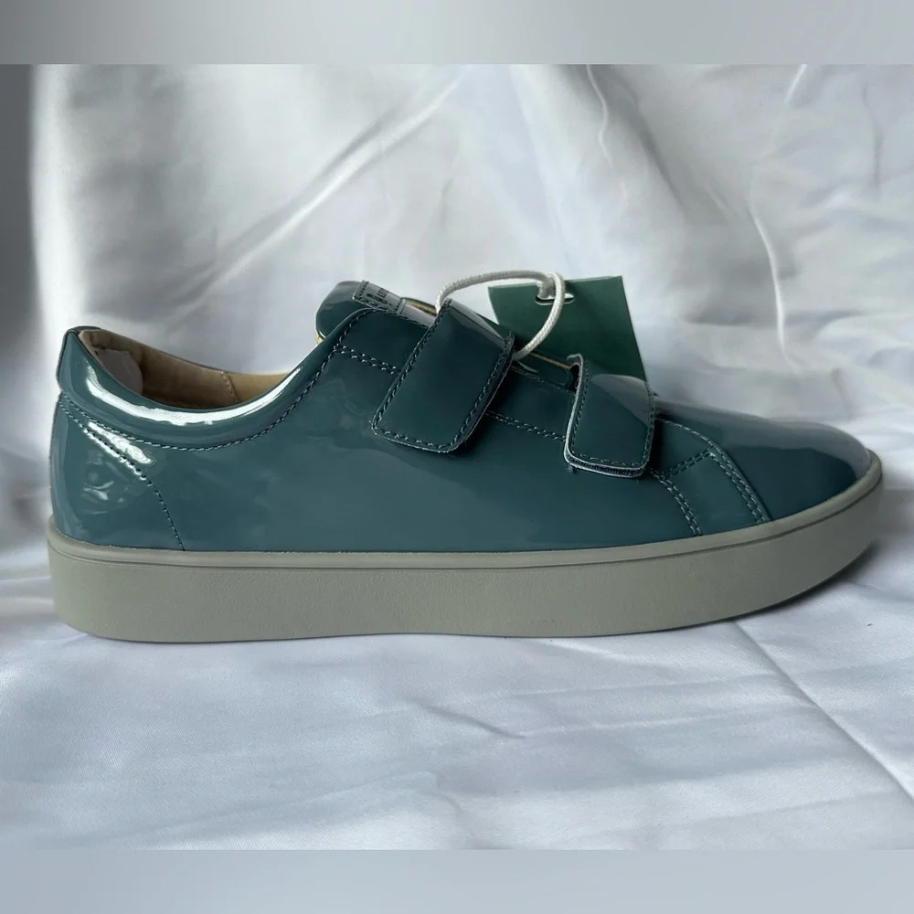 Revitalign Malibu Bella Patent Smoke Blue Sneakers Women’s 11B Used